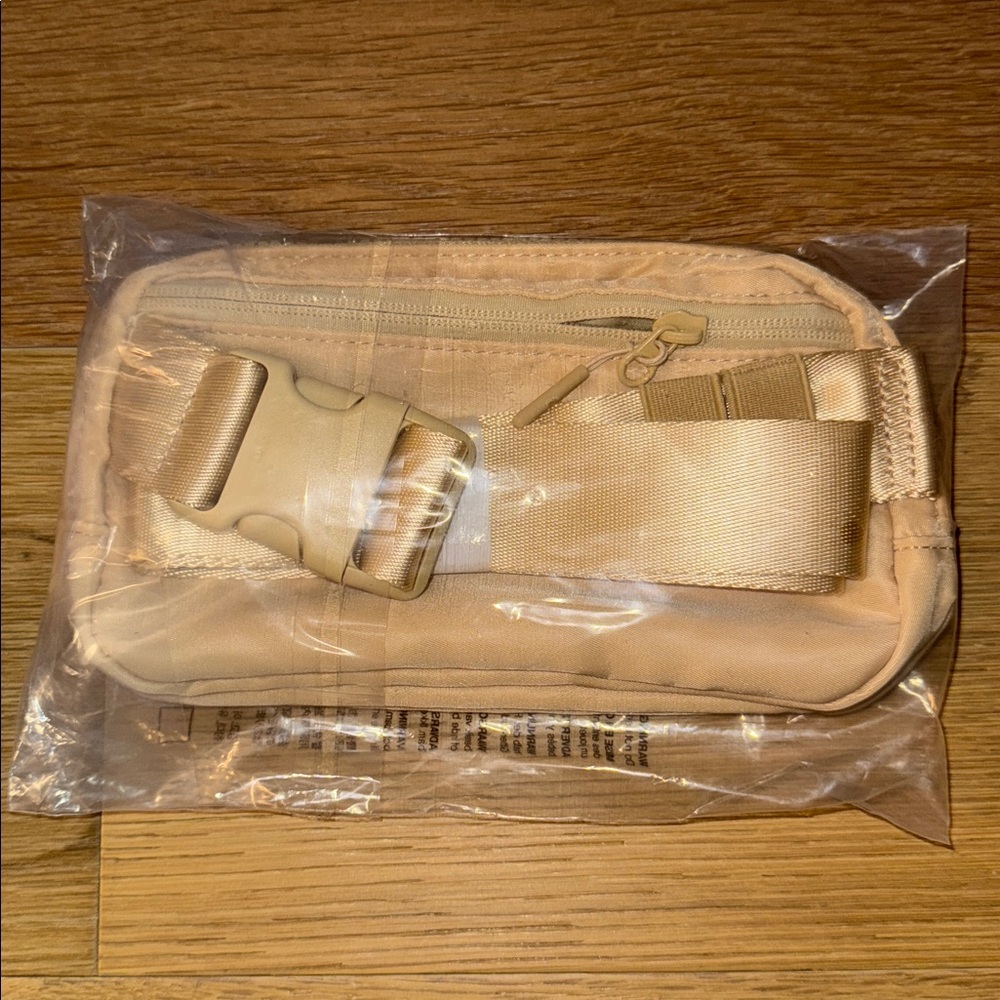 Lululemon Everywhere Belt Bag - Picture 2 of 2